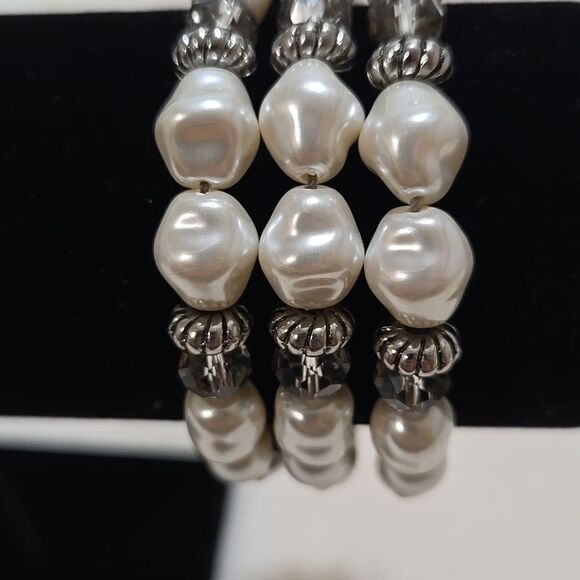 Silver and White Pearl Bracelet - Picture 4 of 5